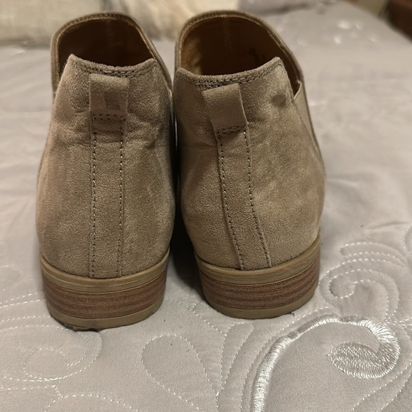 Dr. Scholl’s Booties size 9.5 medium in a beige tan color - Picture 3 of 8